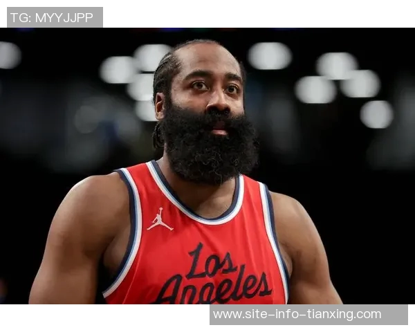 哈登谈与伦纳德的关系:我们是冷静团结的球员,情绪稳定不易动摇