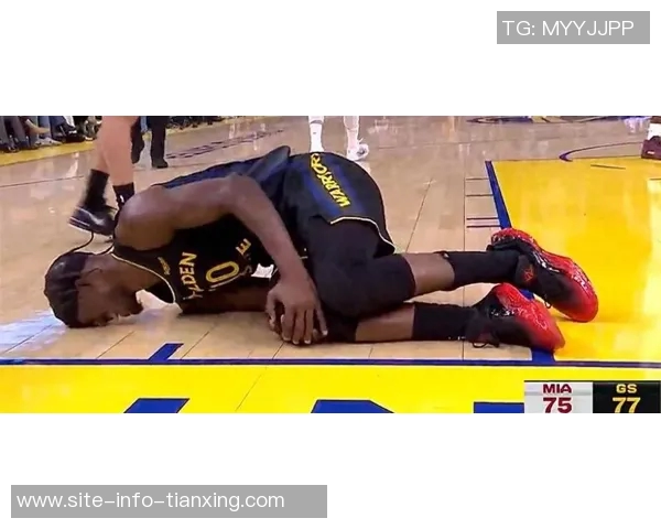 曾凡博防守贾里德巴特勒失误被罚犯规瞬间回顾